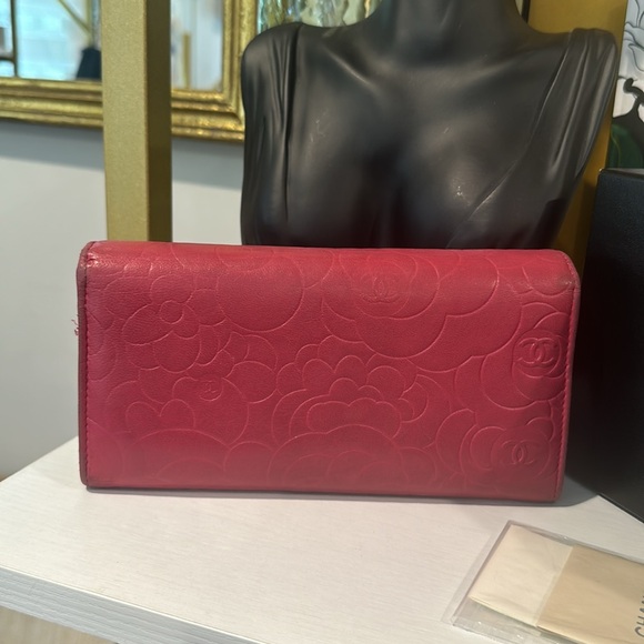 Chanel Camellia Embossed Lambskin Leather L Flap Wallet with Box - Picture 6 of 8
